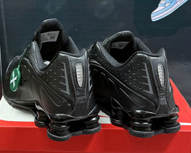 Nike Sportswear SHOX R4 UNISEX - black/-bright crimson