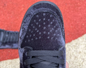 Dunk Low Triple Black Velvet
